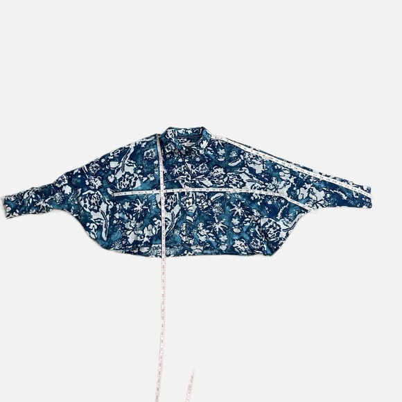 Pilcro Anthropologie Cropped Batwing Blouse XXS Oversized Ruffle Batik Blue - Picture 15 of 16